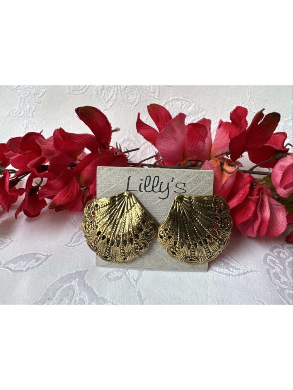 Lilly's Vintage Filigree Shell Brass Gold Tone Earrings Post Back 1.5" RARE NEW